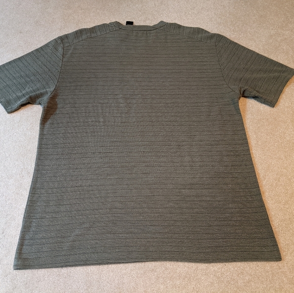 Claiborne Men's t-shirt - Picture 3 of 15